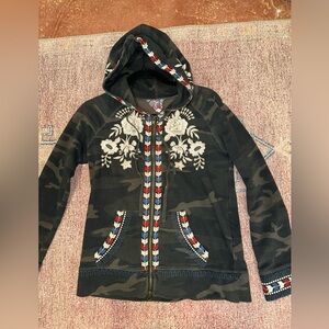 Johnny was floral embroidered camo hoodie size small super soft lightweight